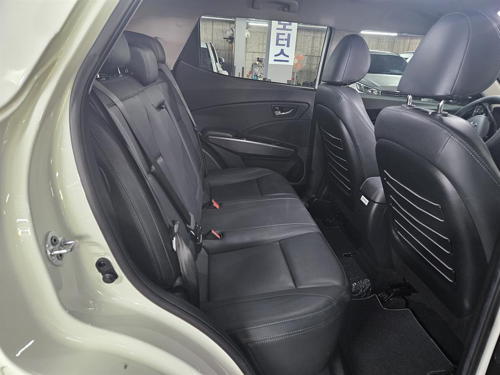 KG Mobility (Ssangyong) Tivoli 2WD Gasoline 1.5 V3 9