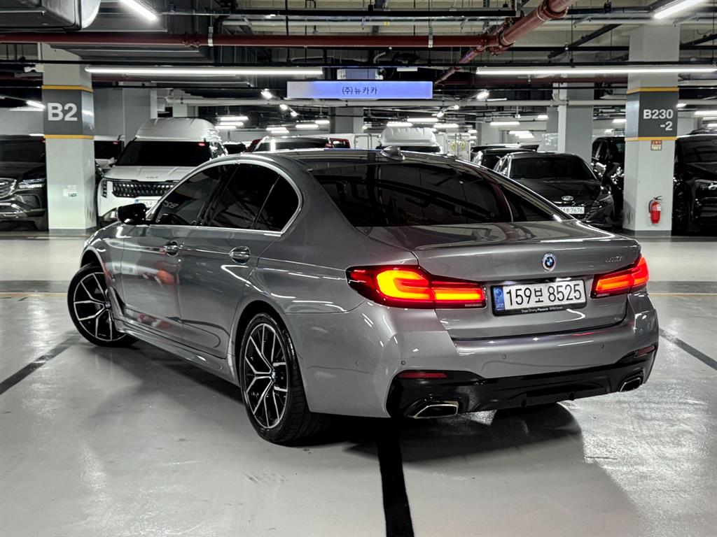 BMW 5시리즈 530i M 스포츠 사진 2/20