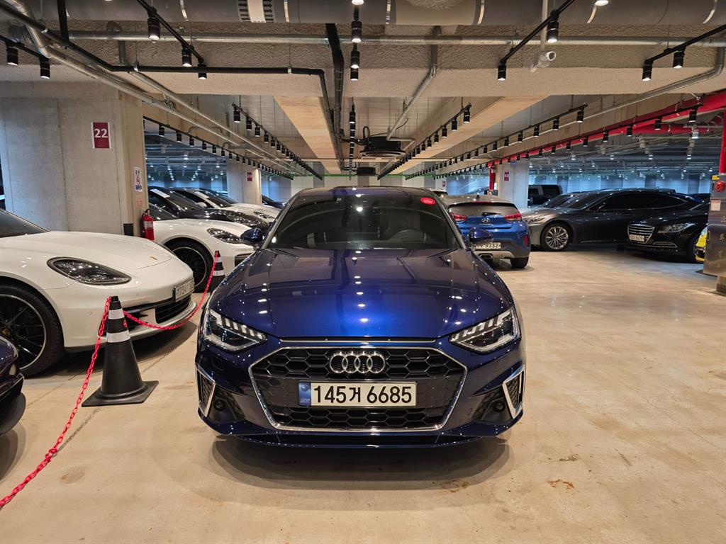 Audi A4 40 TFSI 3