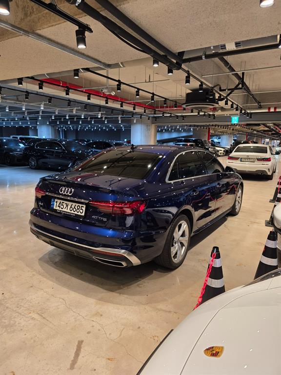 Audi A4 40 TFSI 9