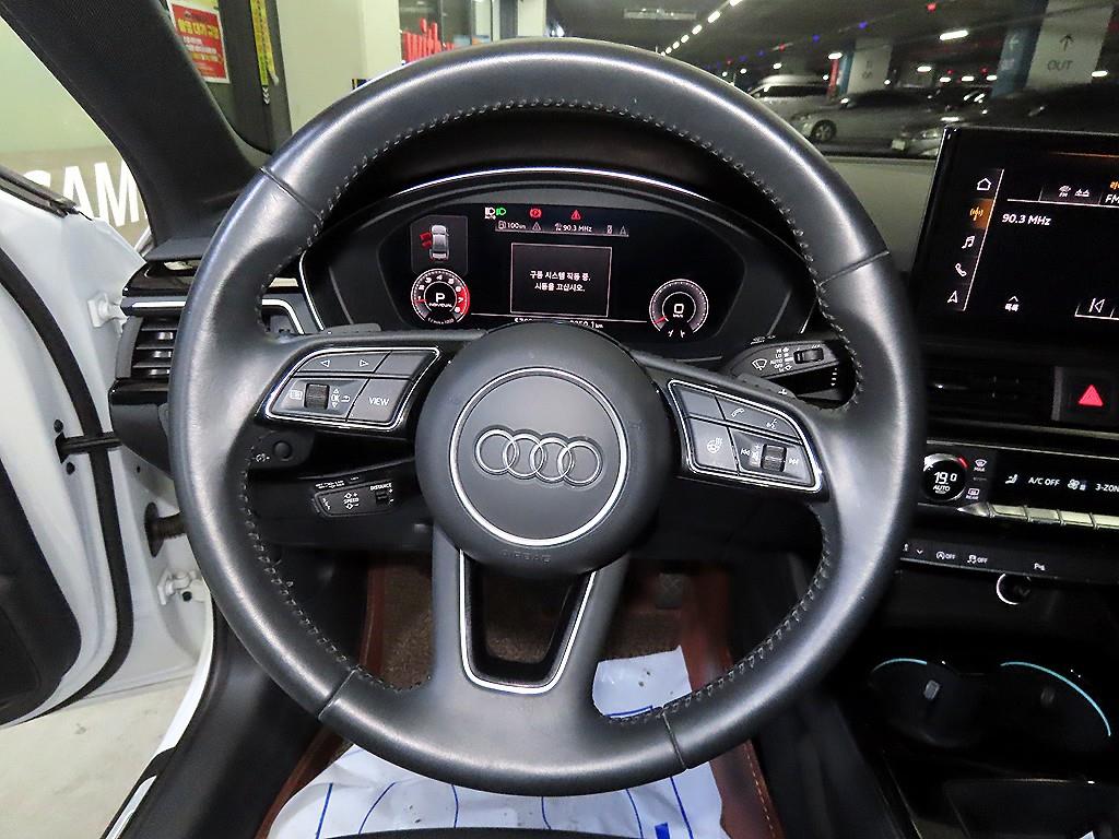 Audi A4 40 TFSI Premium 9