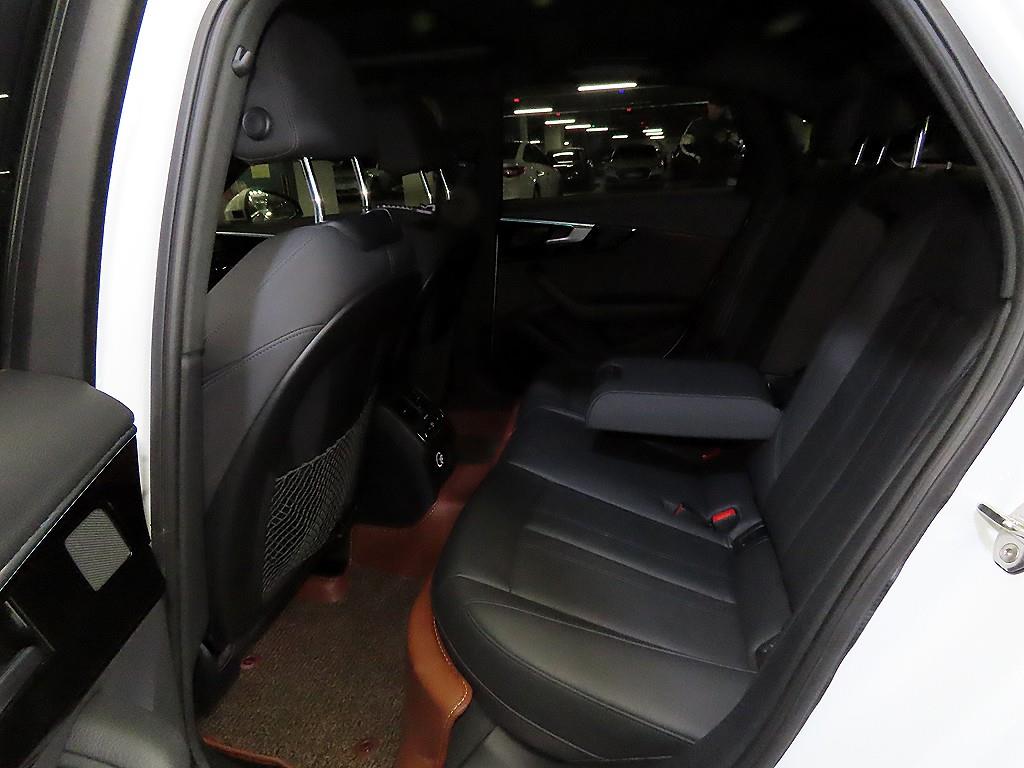 Audi A4 40 TFSI Premium 8