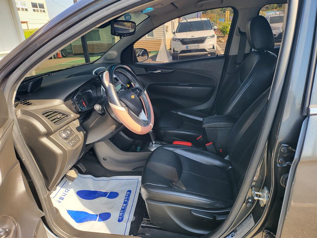 Chevrolet Spark LT Plus C-TECH 9