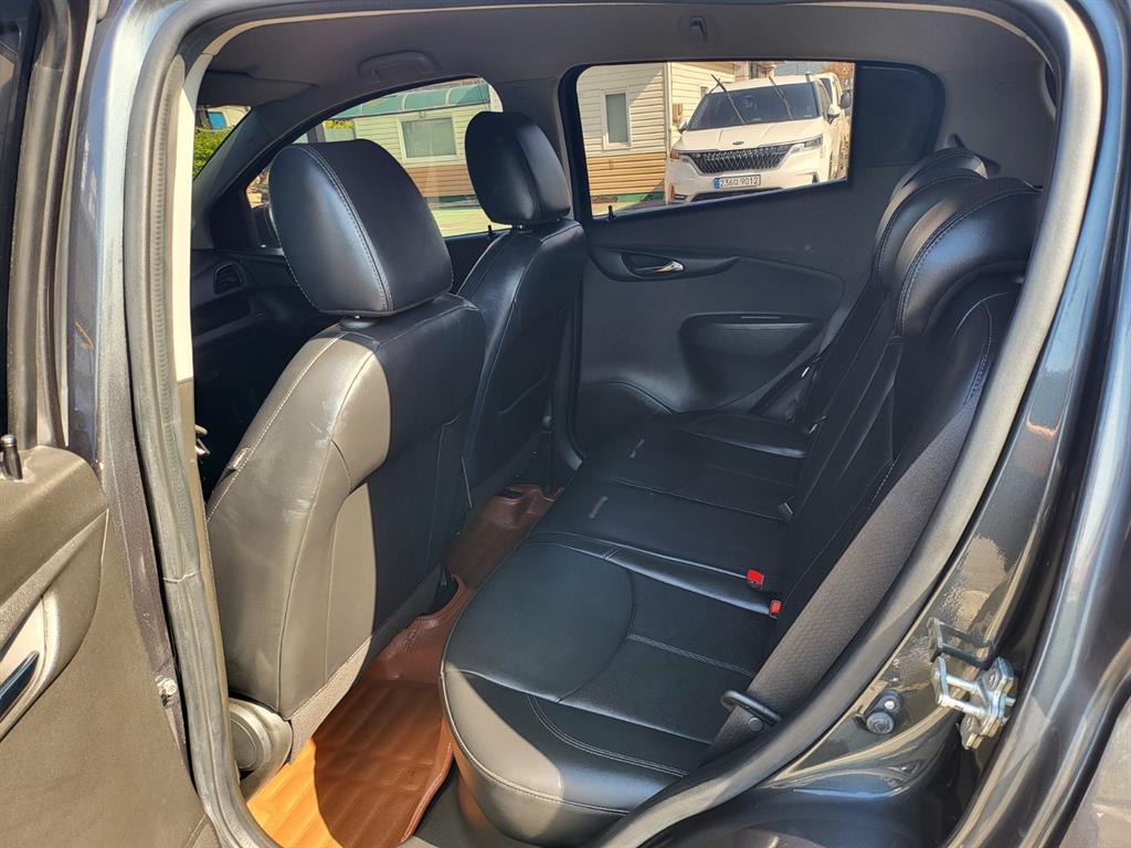 Chevrolet Spark LT Plus C-TECH 10