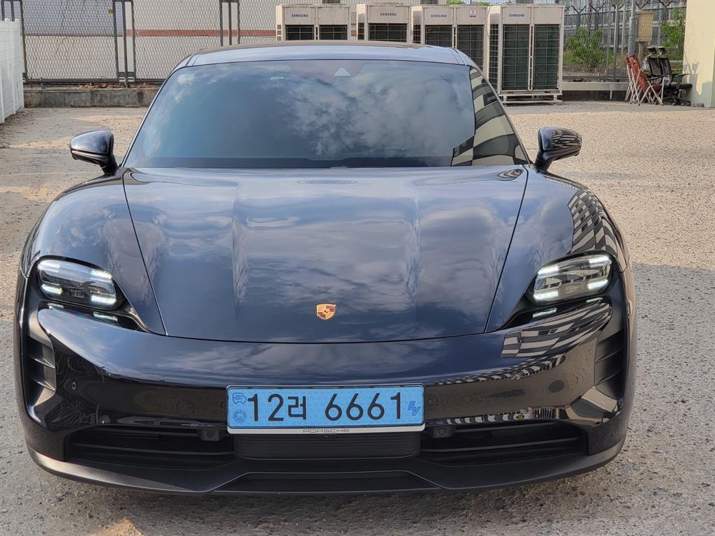 Porsche Taycan Base Performance Battery Plus