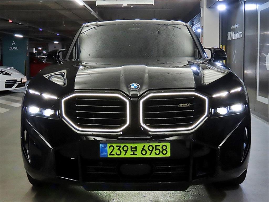 BMW XM 4.4 V8 PHEV 하이글로스 쉐도우 라인 사진