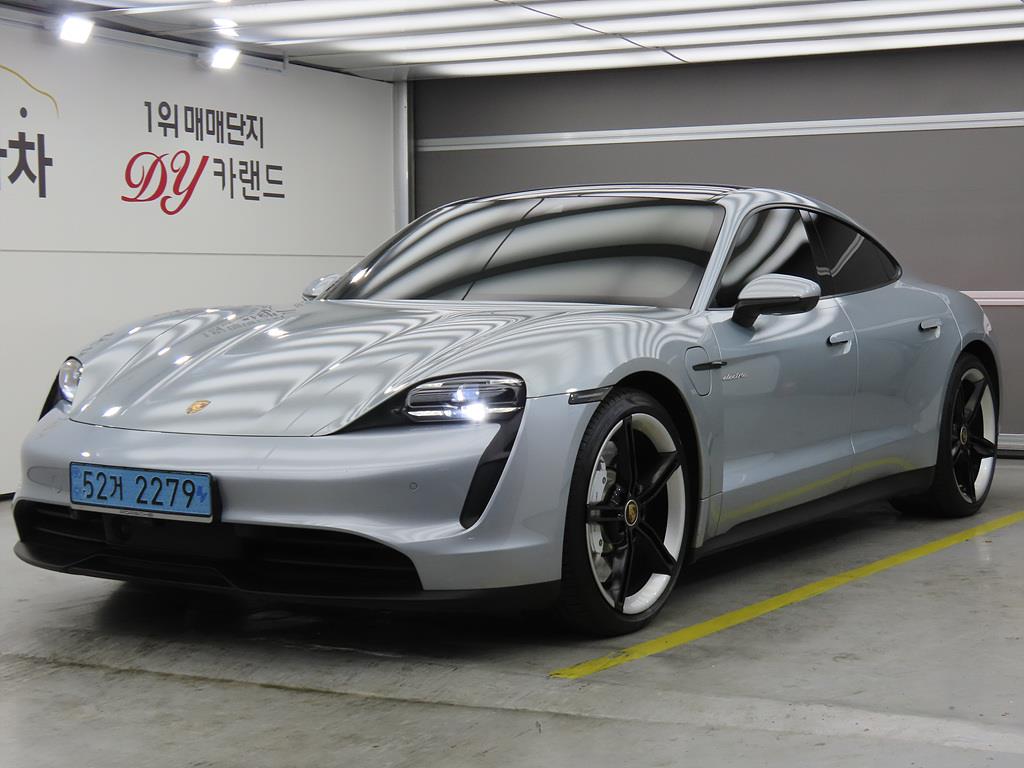 Porsche Taycan Base