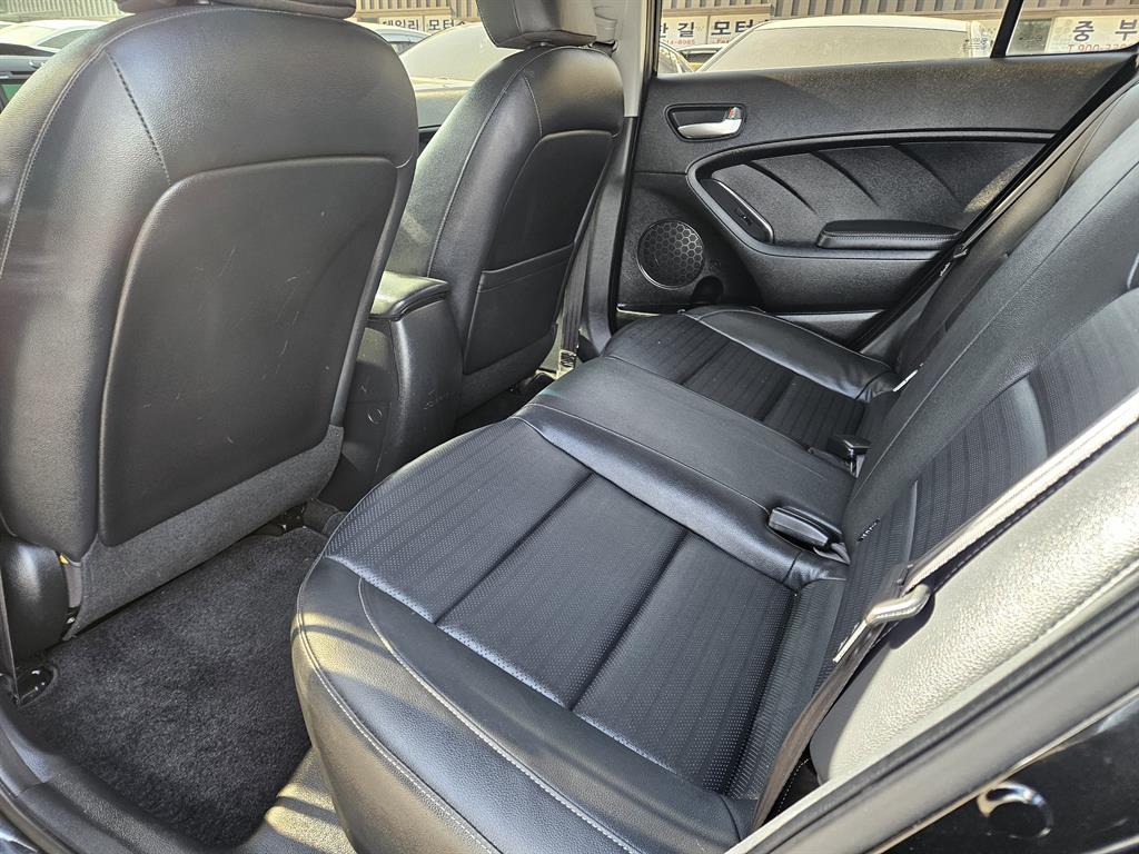 Kia K3 1.6 GDI Trendy E 9