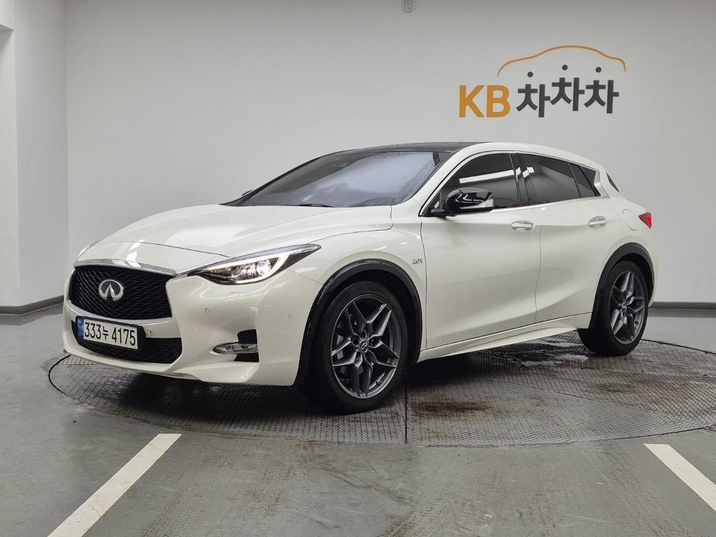Infiniti Q30 2.0 Premium City Black