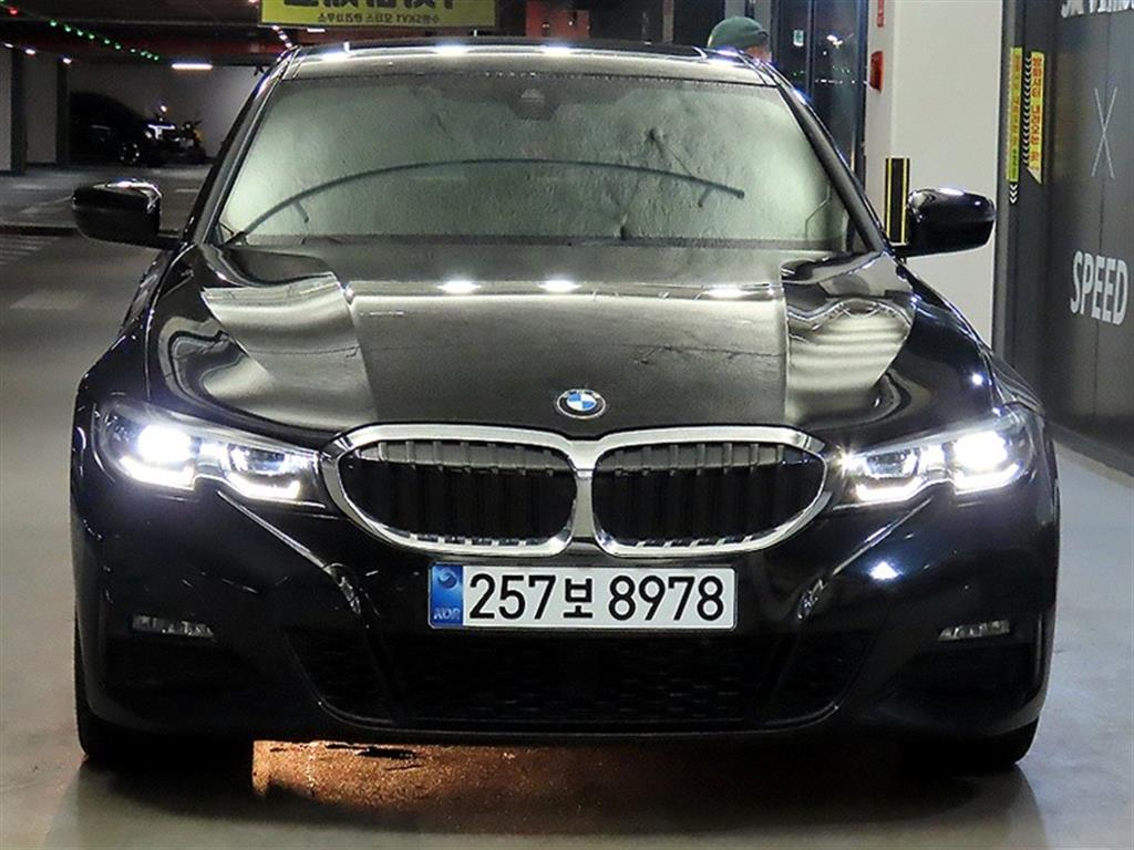 BMW 3시리즈 320i M 스포츠 사진
