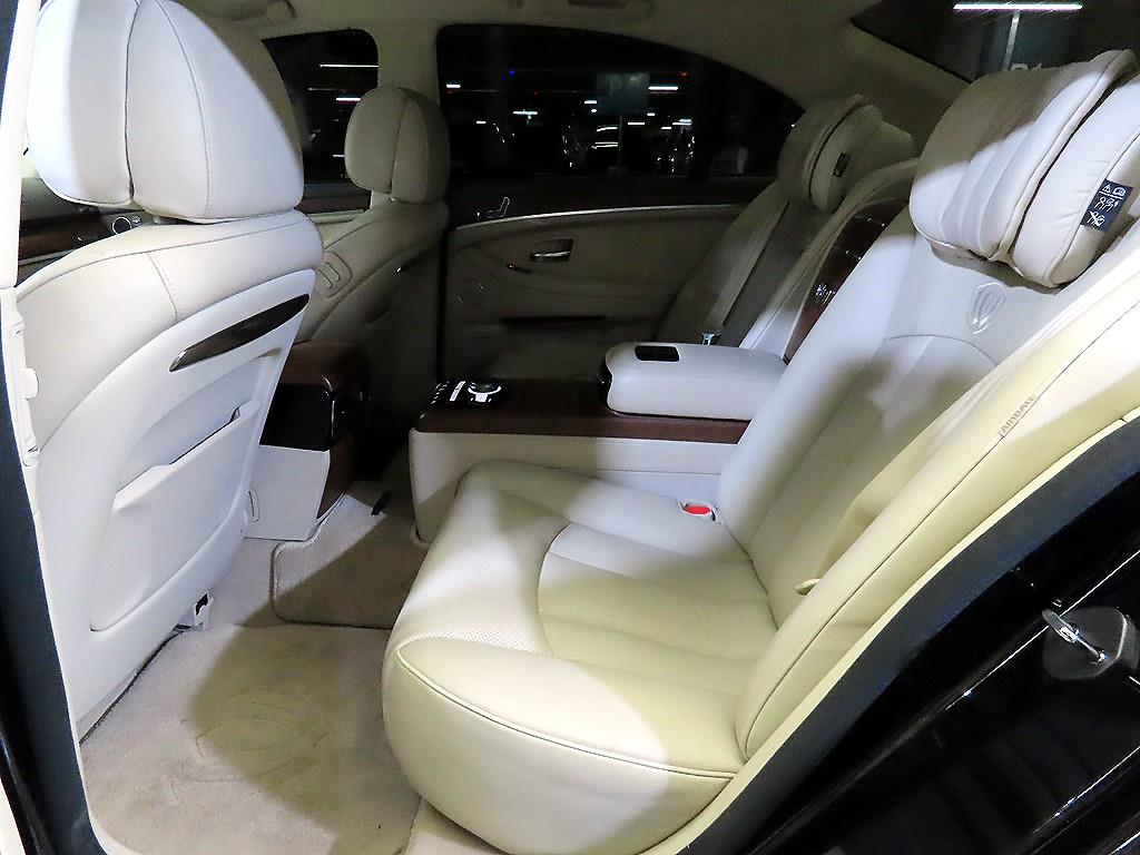 KG Mobility (Ssangyong) Chairman Gasoline 2WD V8 5000 Edition 8