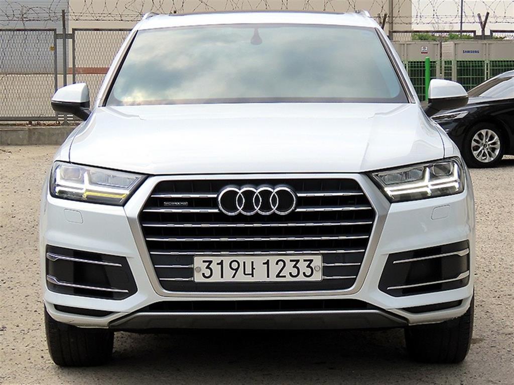 아우디 Q7 45 TFSI 콰트로 사진