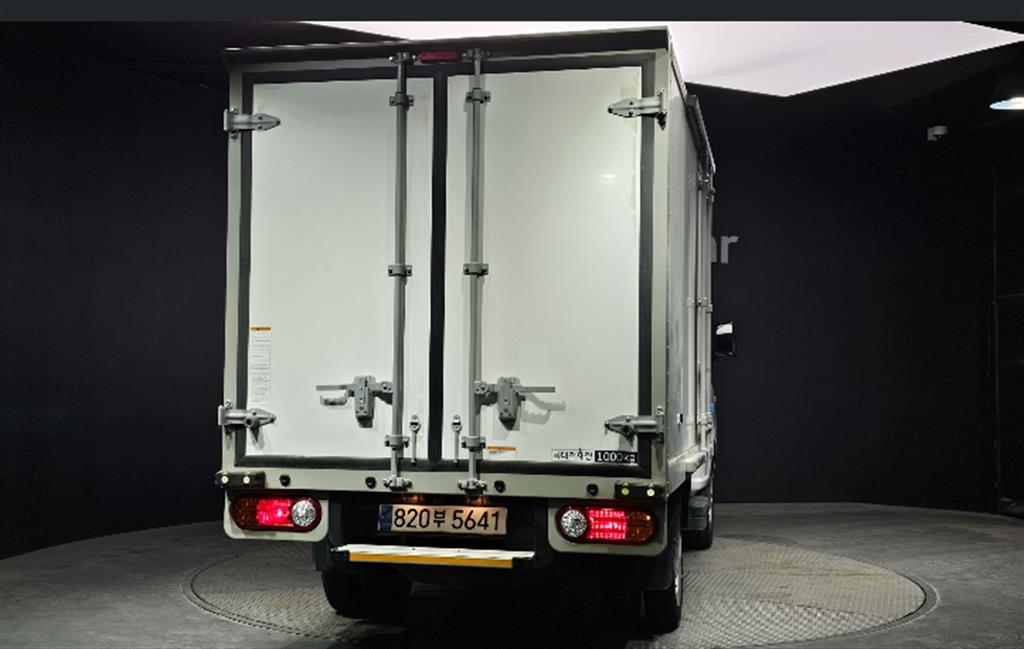 Hyundai Porter Super Cab/ Long Wheelbase Modern Plus 5