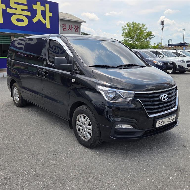 Hyundai Starex 2WD Camping Car — фото 4