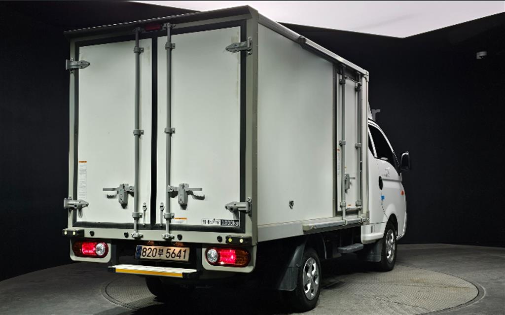 Hyundai Porter Super Cab/ Long Wheelbase Modern Plus 3