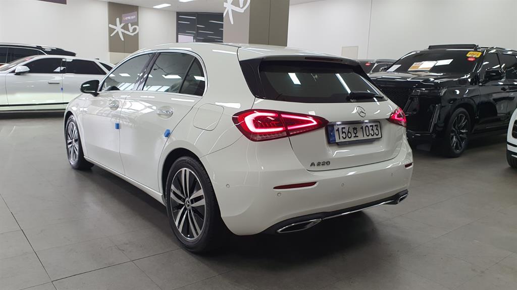 Mercedes-Benz A-Class A220 Hatchback — фото 5