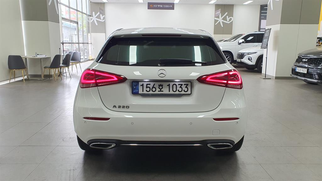 Mercedes-Benz A-Class A220 Hatchback — фото 4