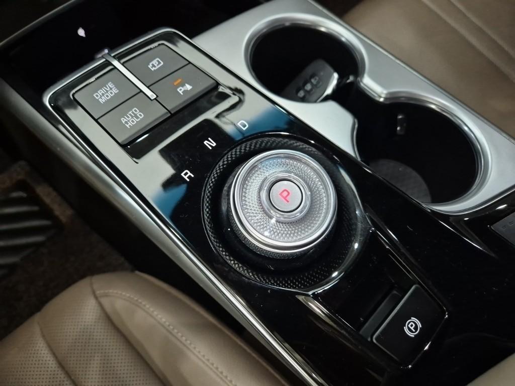 Kia K8 2.5 2WD Noblesse 9