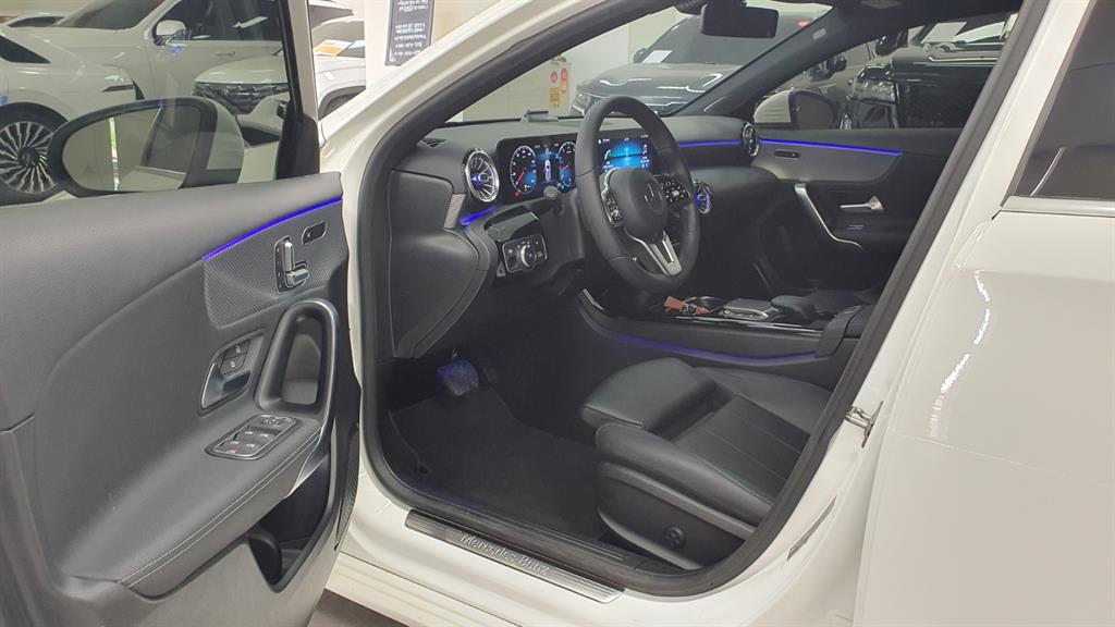 Mercedes-Benz A-Class A220 Hatchback 9