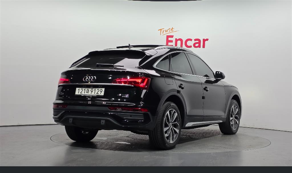 아우디 Q5 45 TFSI 콰트로 스포트백 사진 2/16