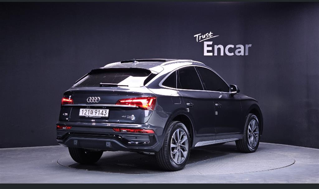 아우디 Q5 45 TFSI 콰트로 스포트백 사진 2/18