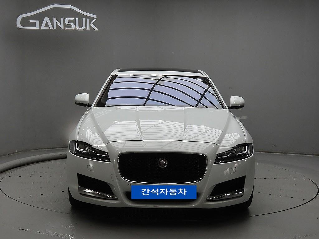 [재규어] XF(X260) 2.0D 포트폴리오 AWD (5인승)