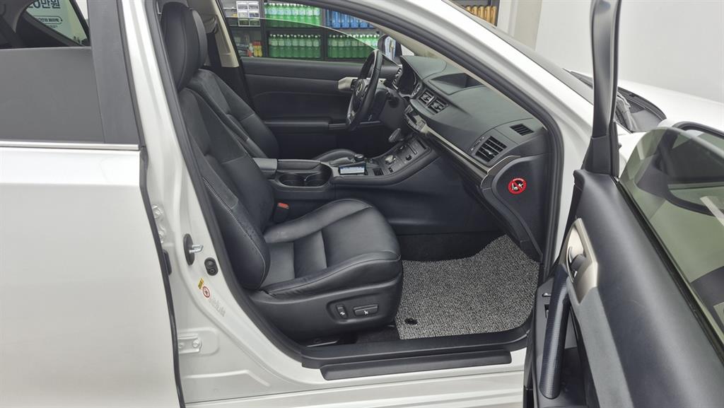Lexus CT200h Supreme 9