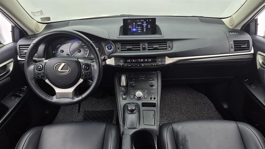 Lexus CT200h Supreme 10