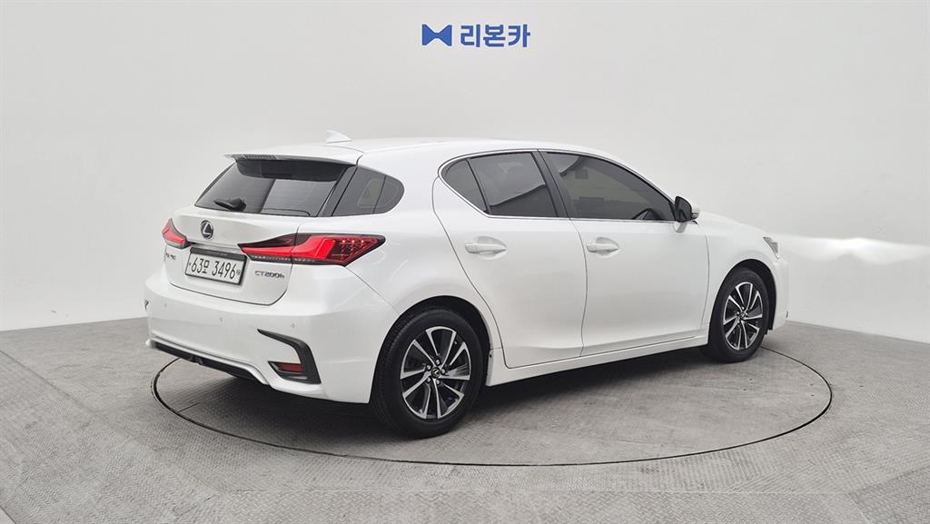 Lexus CT200h Supreme 4