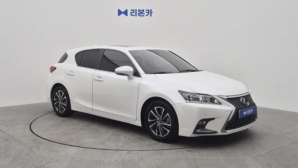 Lexus CT200h Supreme 3