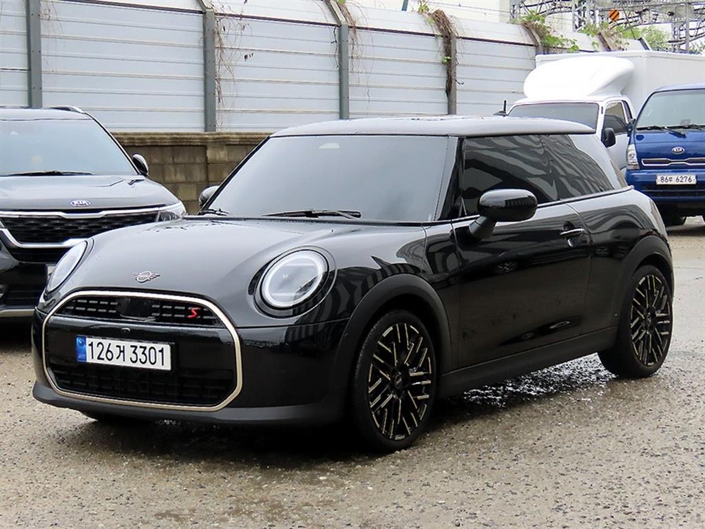 Mini Cooper Favoured 3