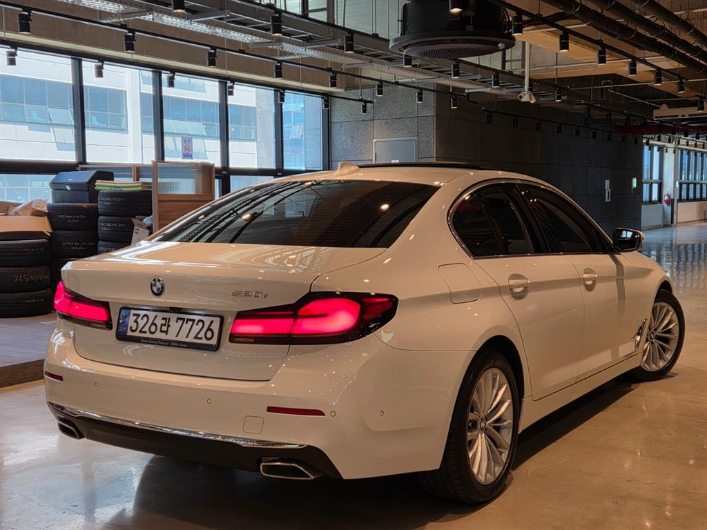 BMW 5 Series G30 520i Luxury 5