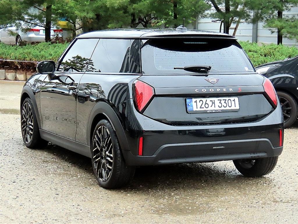 Mini Cooper Favoured 4