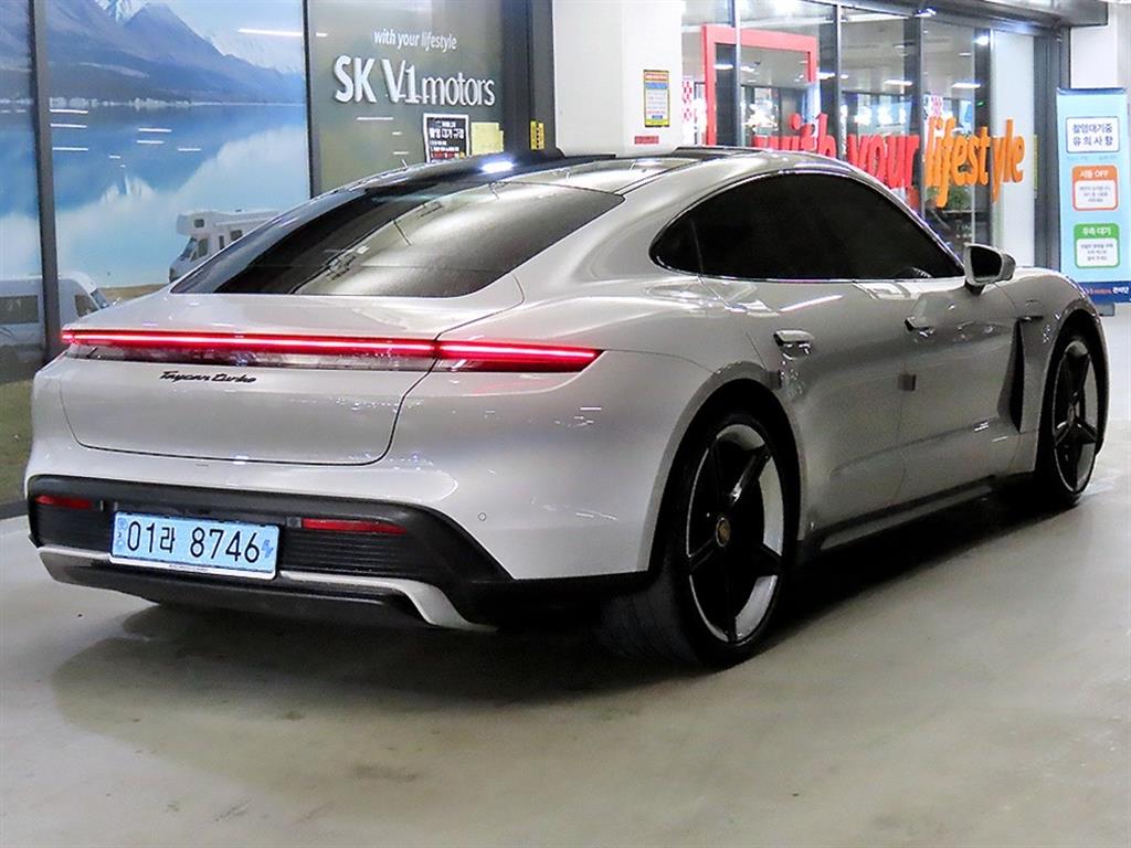 Porsche Taycan Turbo 5