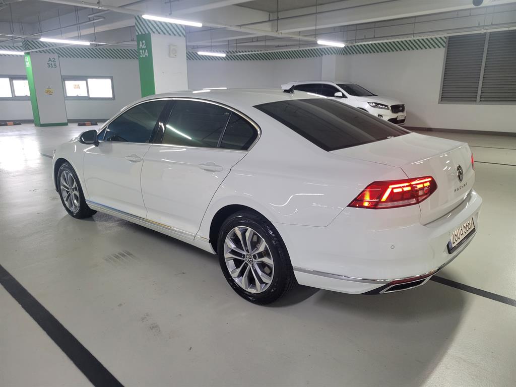 Volkswagen Passat 2.0 TDI Premium 5