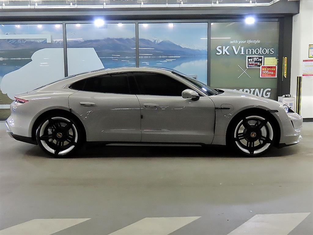 Porsche Taycan Turbo 4