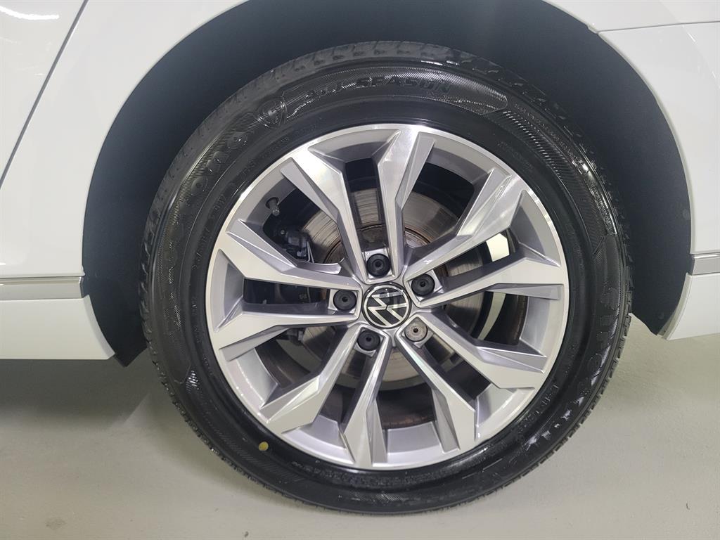 Volkswagen Passat 2.0 TDI Premium 8