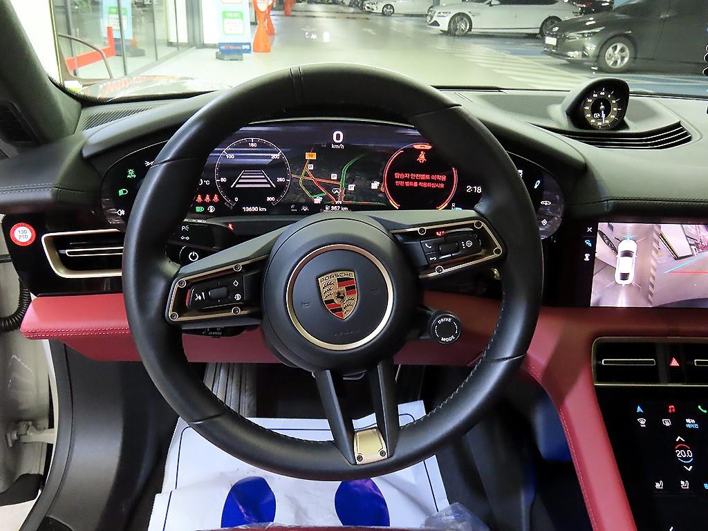 Porsche Taycan Turbo 9