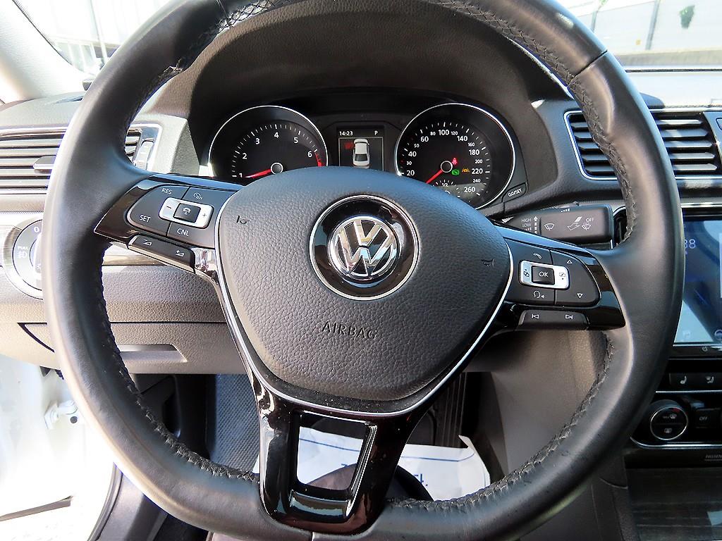 Volkswagen Passat 2.0 TSI 9