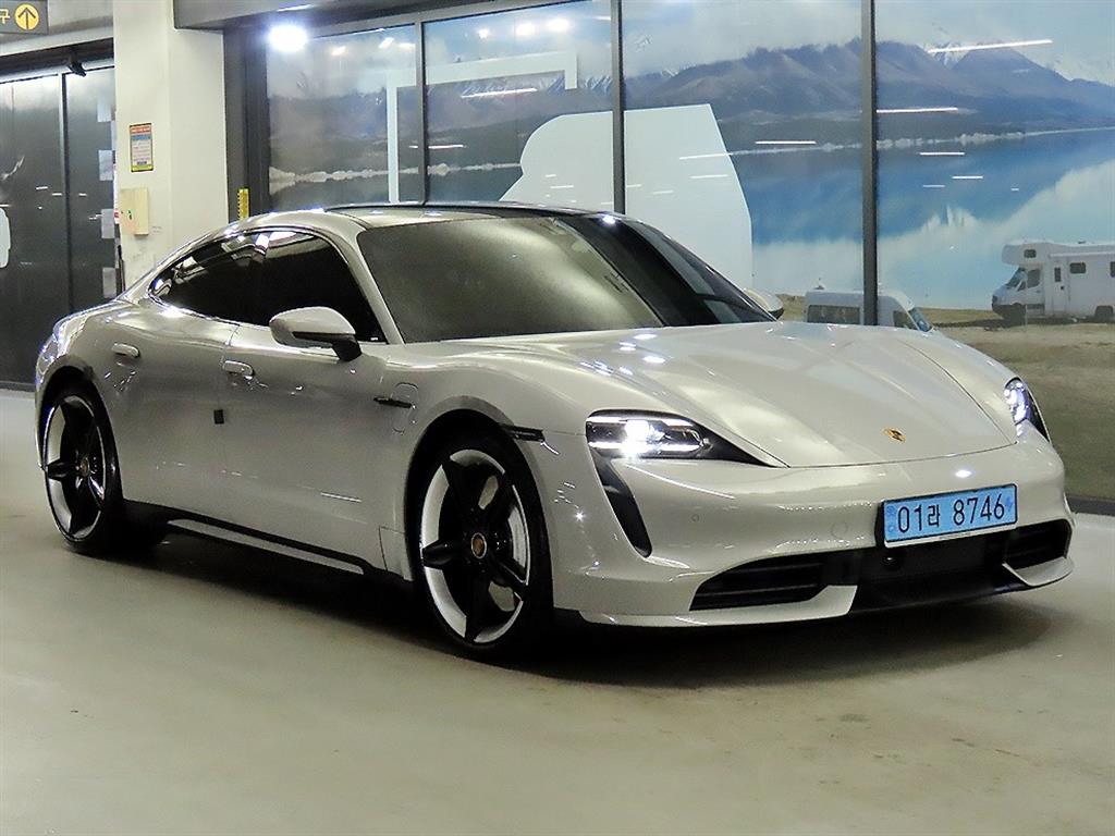 Porsche Taycan Turbo