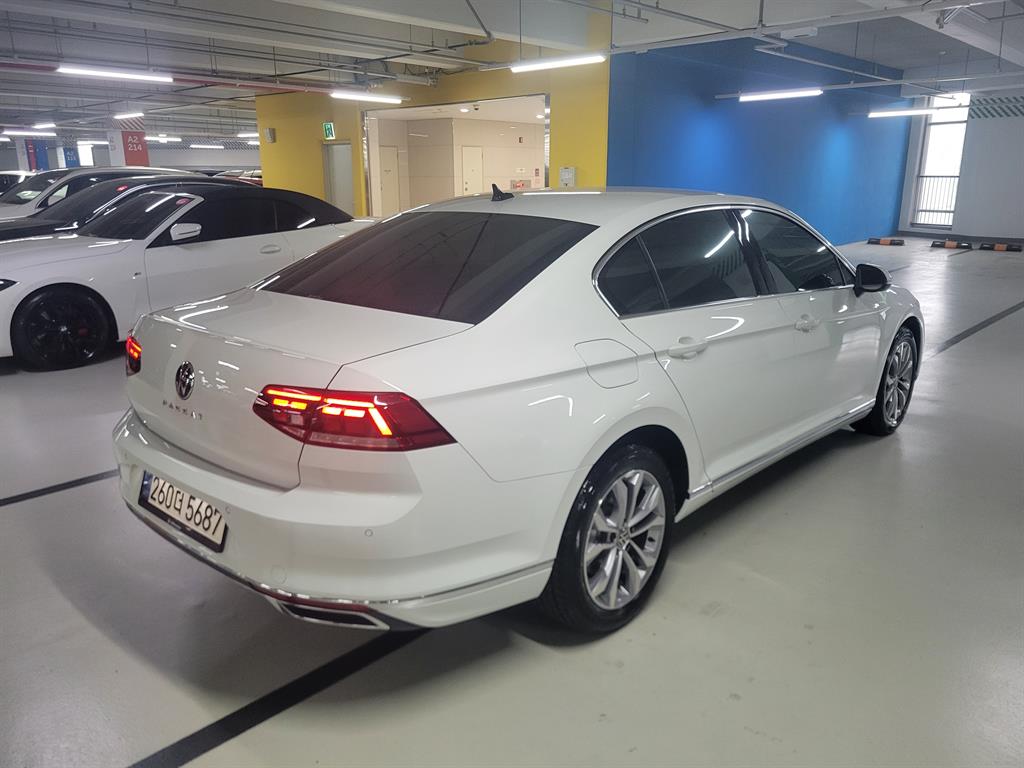 Volkswagen Passat 2.0 TDI Premium 6