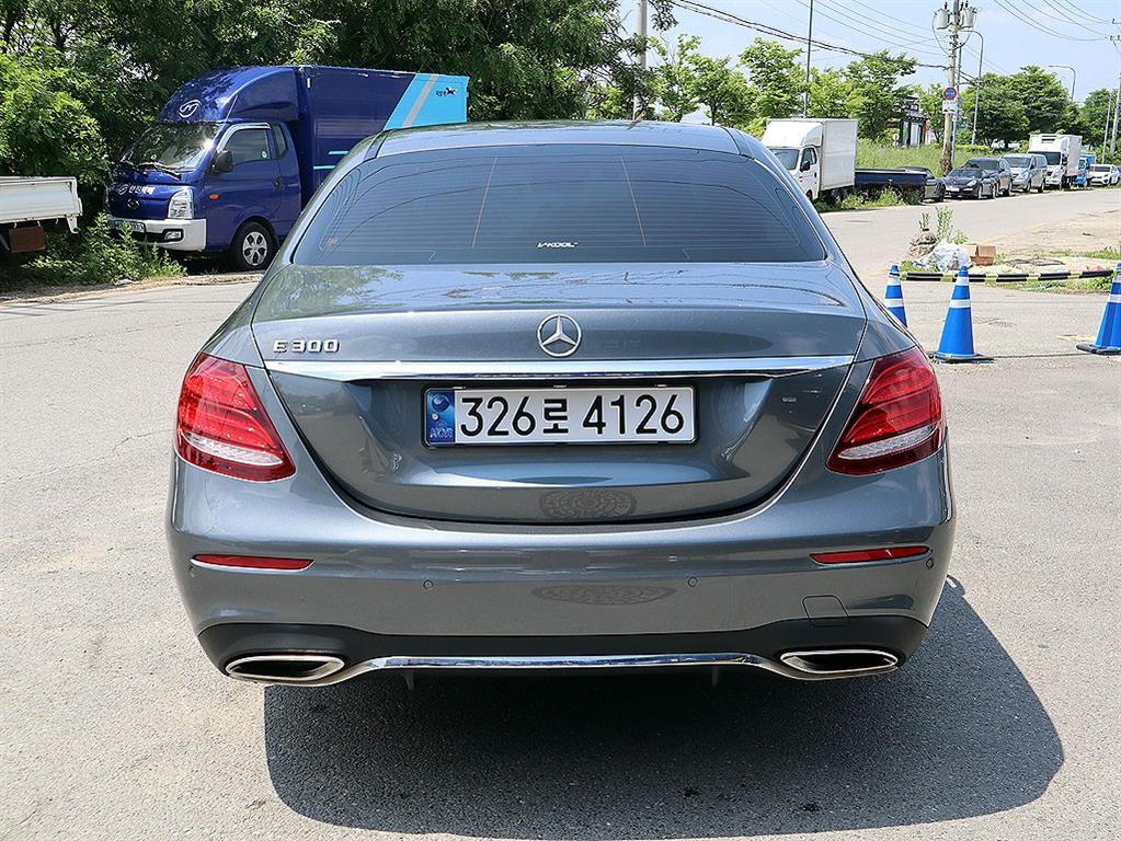 벤츠 E 클래스 E300 AMG LINE 사진
