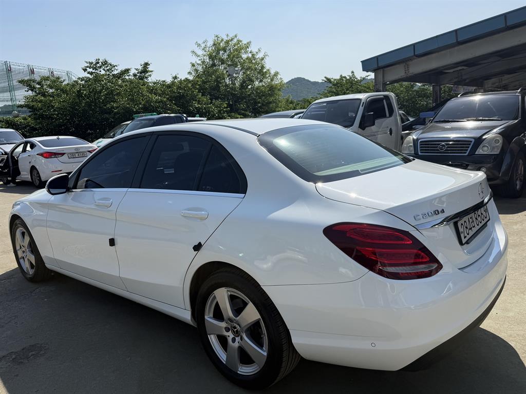 Mercedes-Benz C-Class C200 d 4