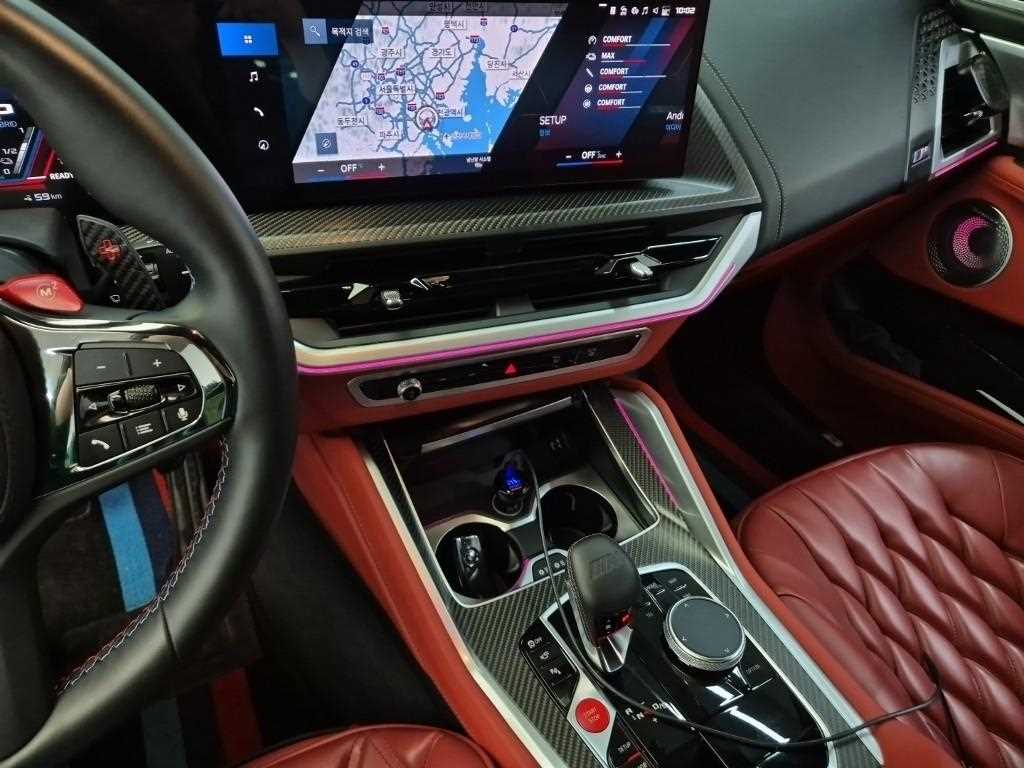 BMW XM 4.4 V8 PHEV High Gloss Shadow Line 10