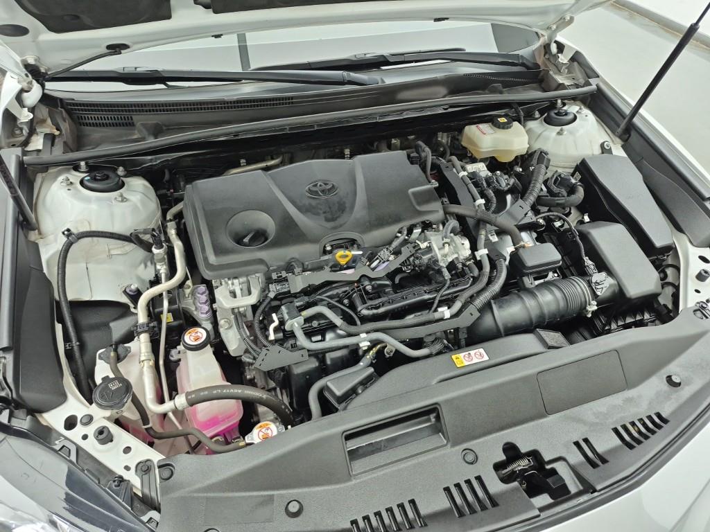 Toyota Camry 2.5 Hybrid LE 7