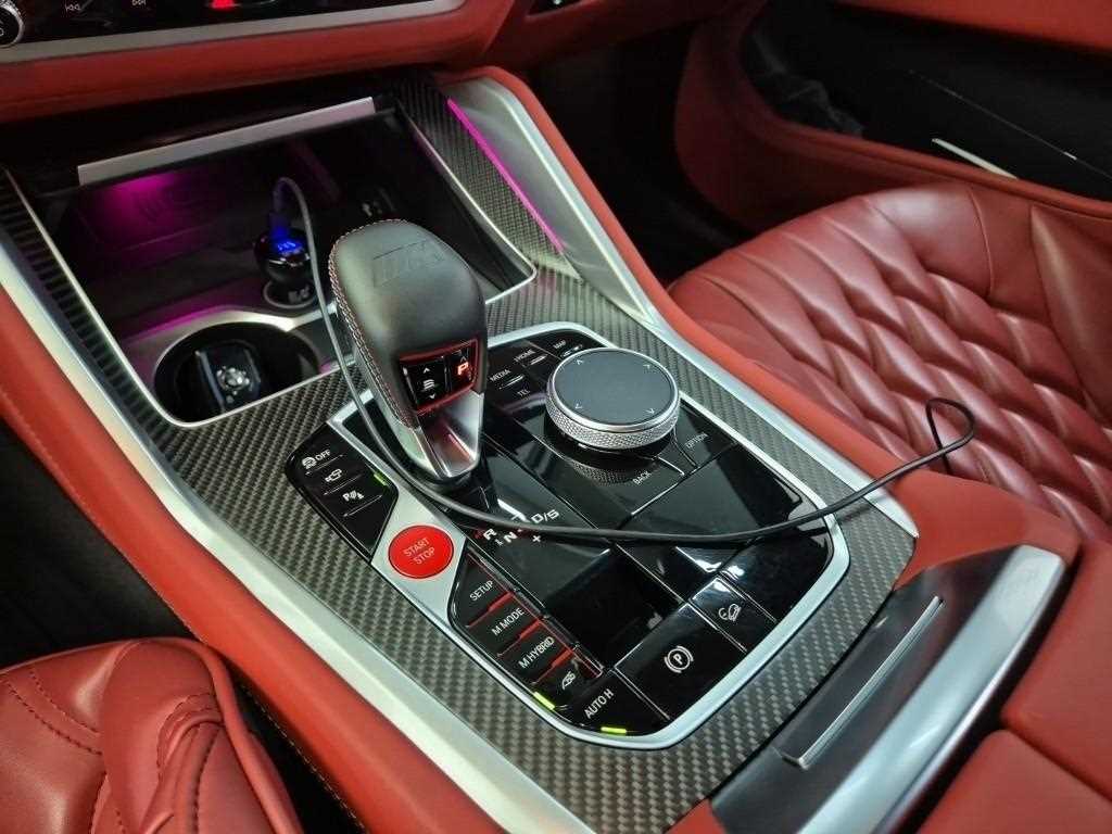 BMW XM 4.4 V8 PHEV High Gloss Shadow Line 8