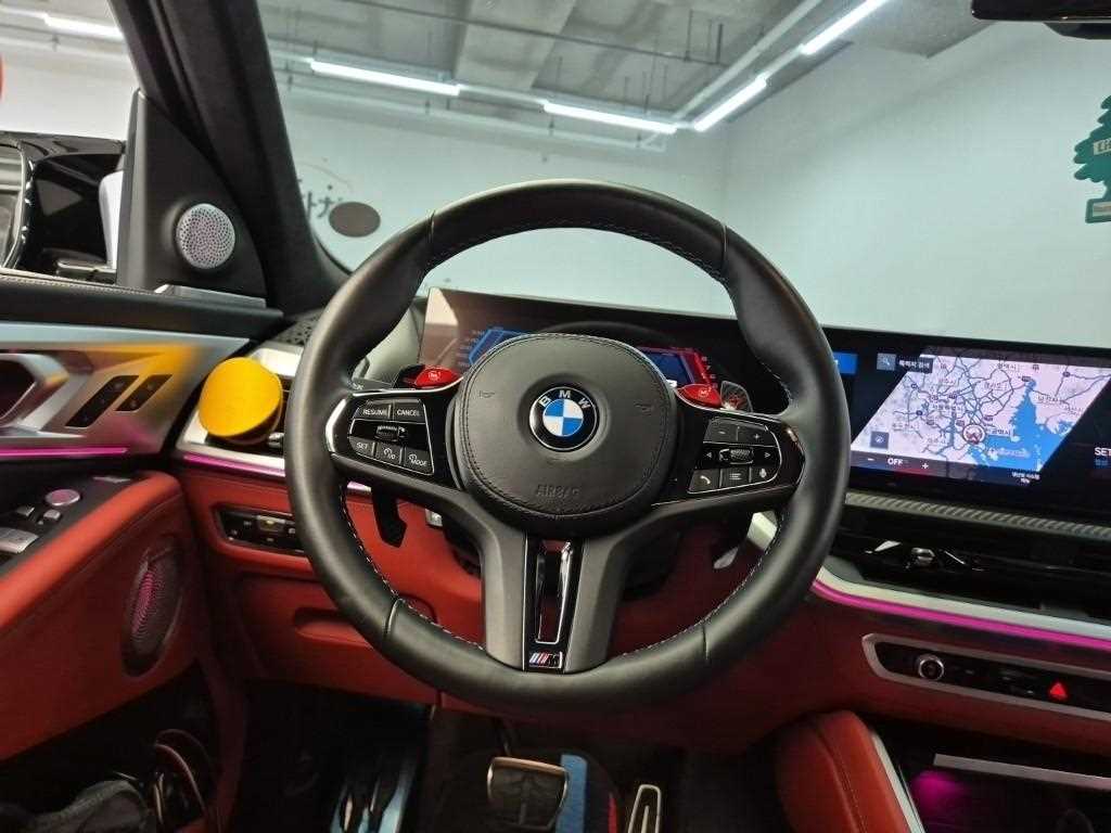 BMW XM 4.4 V8 PHEV High Gloss Shadow Line 9