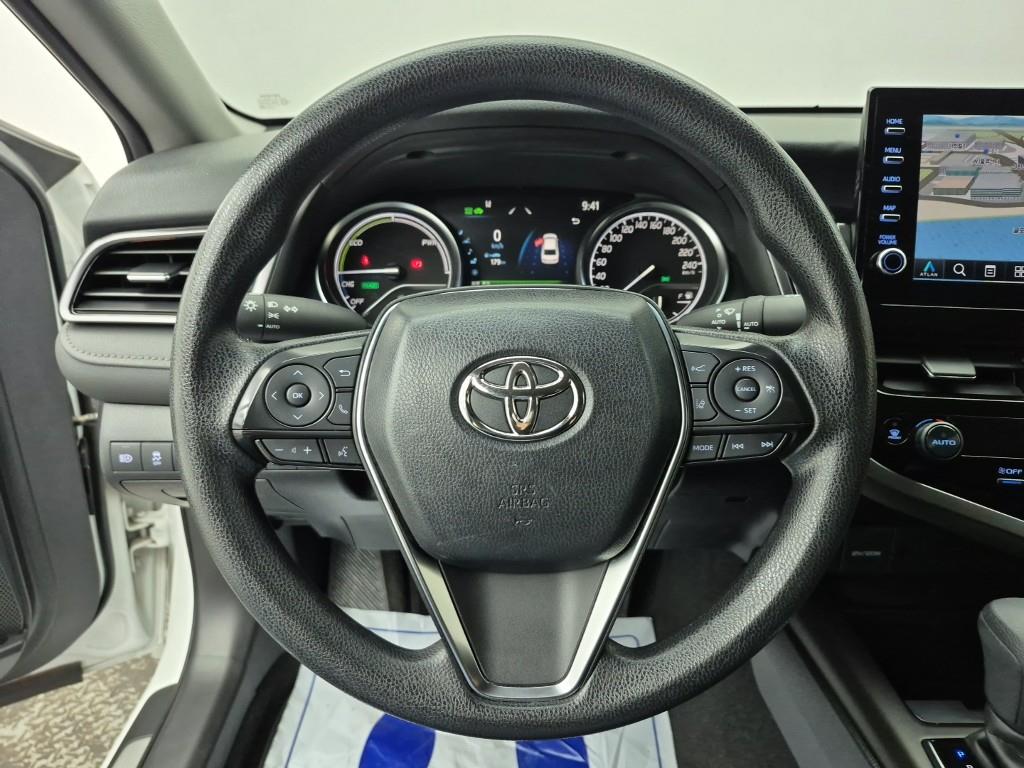 Toyota Camry 2.5 Hybrid LE 10