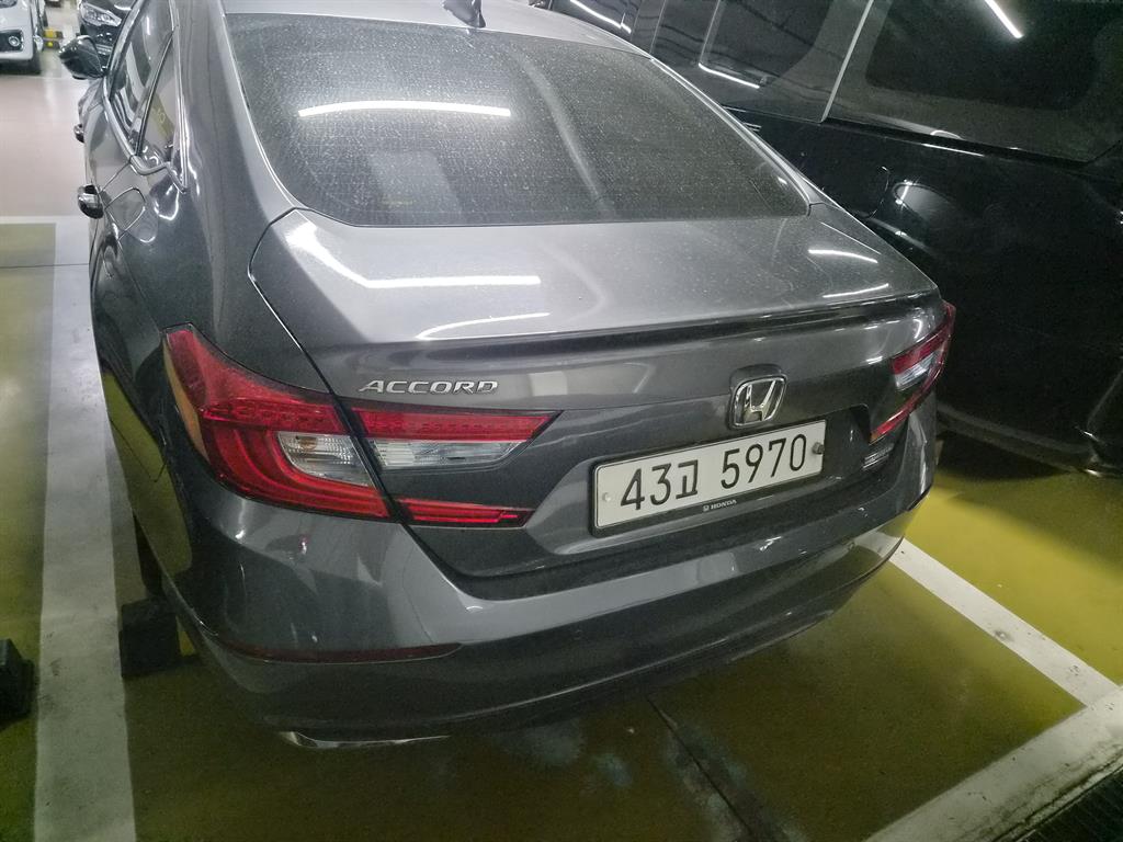 Honda Accord 2.0 Hybrid Touring 3