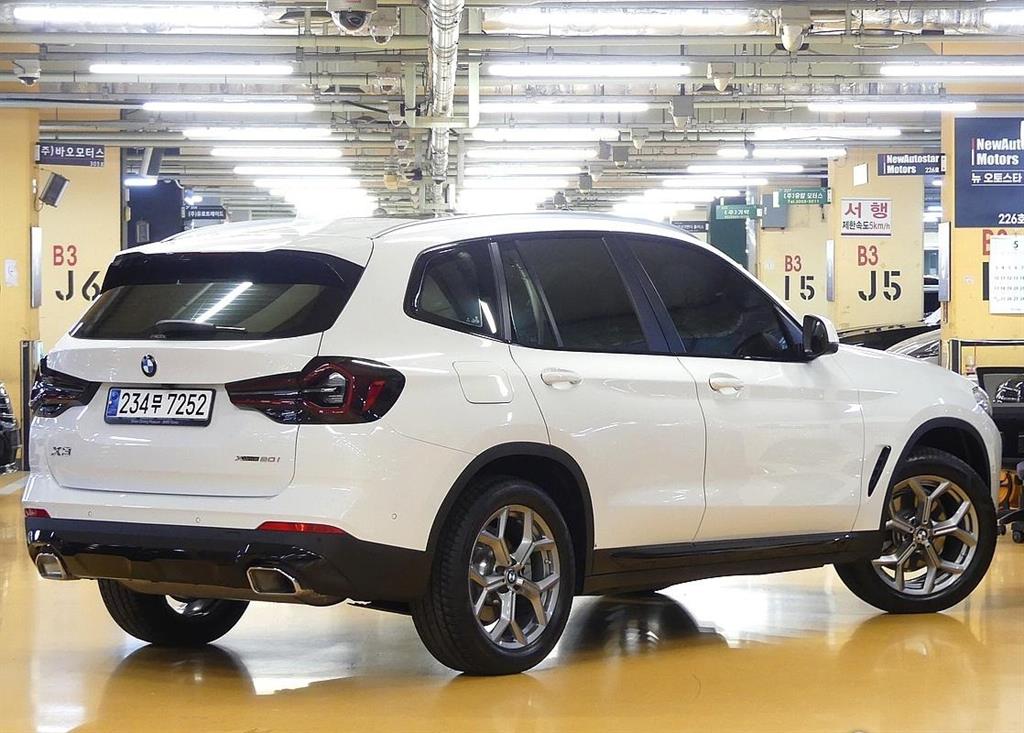 BMW X3 xDrive 20i Base Type 4